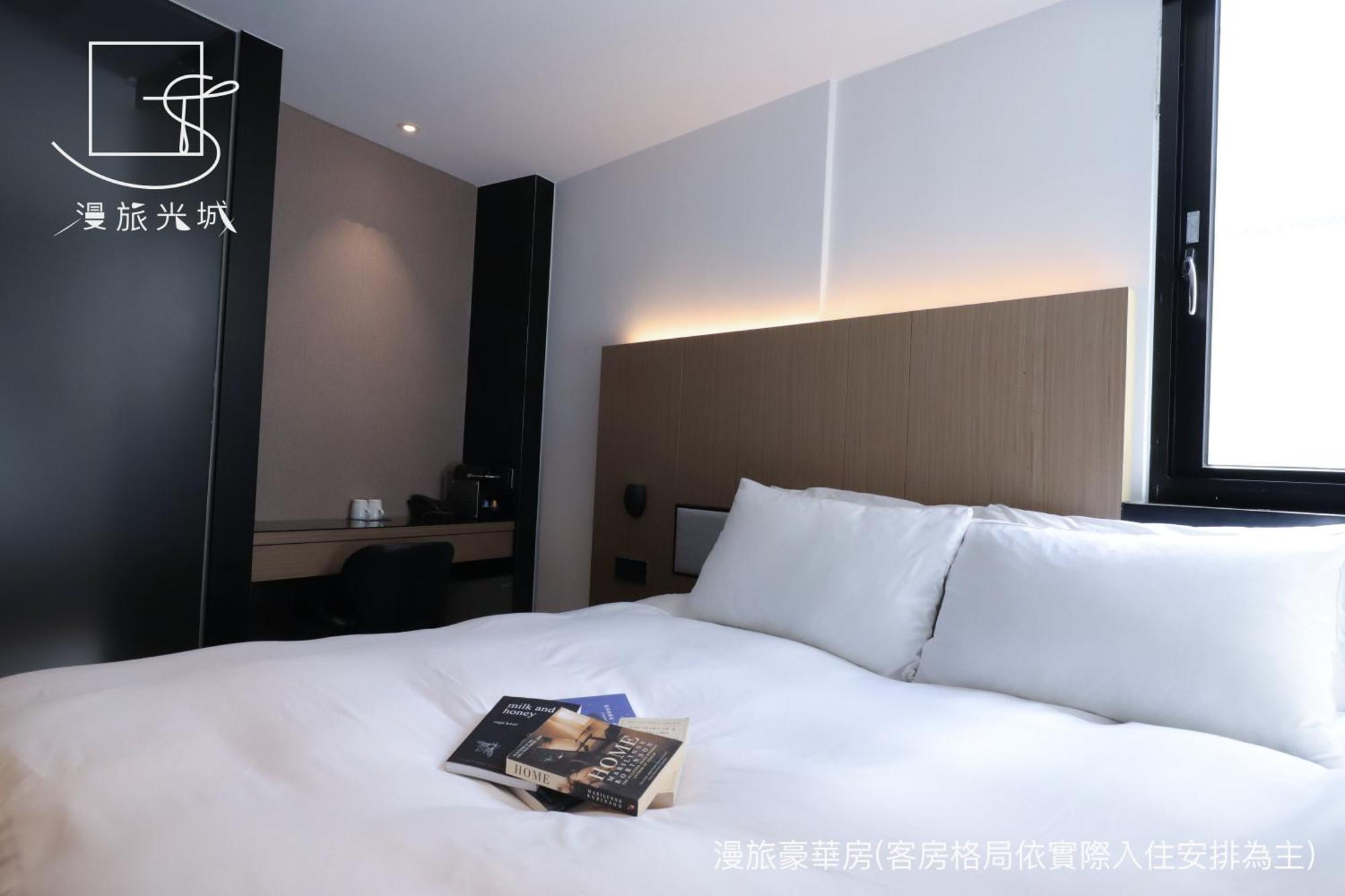 Slow Town Hotel-Glowing Taichung Rom bilde